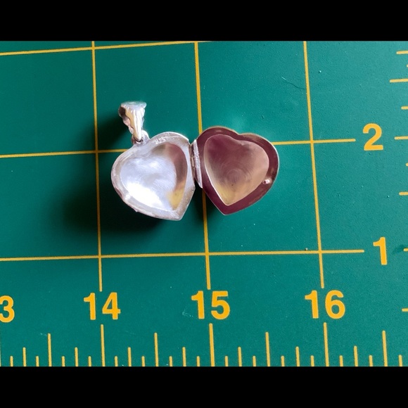 Sterling Silver heart locket - Picture 4 of 10